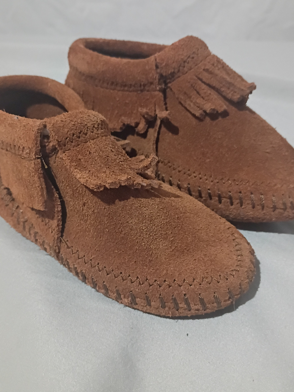 Minnetonka Kids Suede Moccasins in Chestnut Brown with Fringe